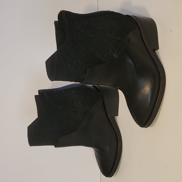 Cinzia Araia Boots Made In Italy Size 39.5 USA 9.5 NWOT - Picture 5 of 9